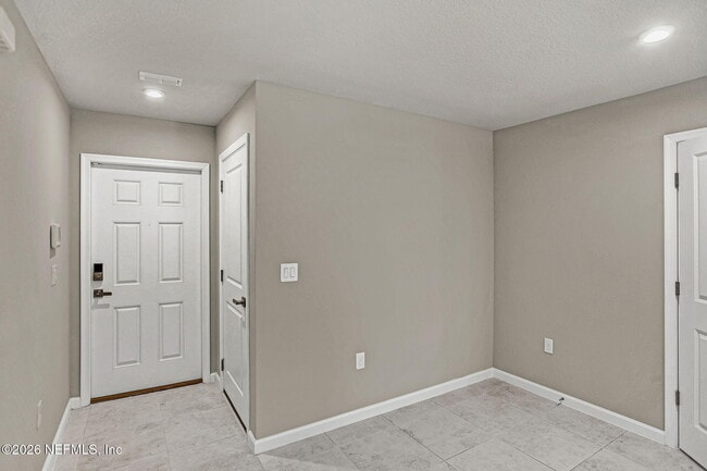 Building Photo - 1640 Kinsman Ave