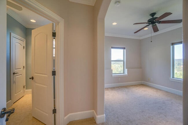 Building Photo - FOUR BEDROOM HOUSE IN LACAMAS SHORES WINTE...