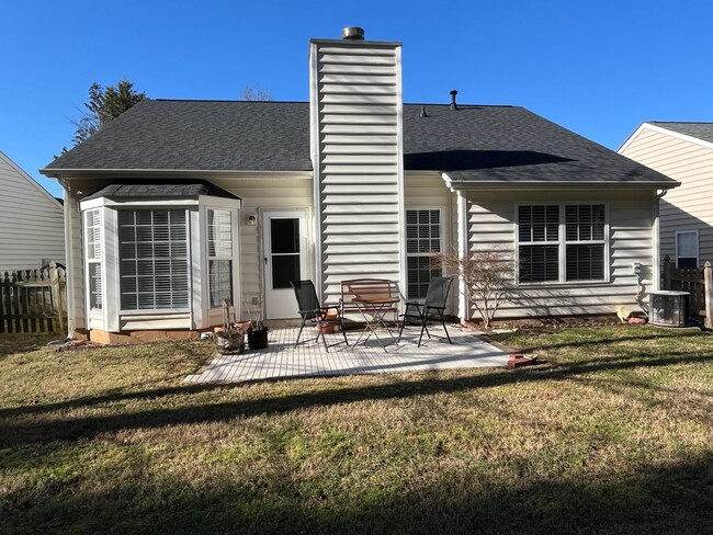 Building Photo - 3 Bed Ranch in North Charlotte