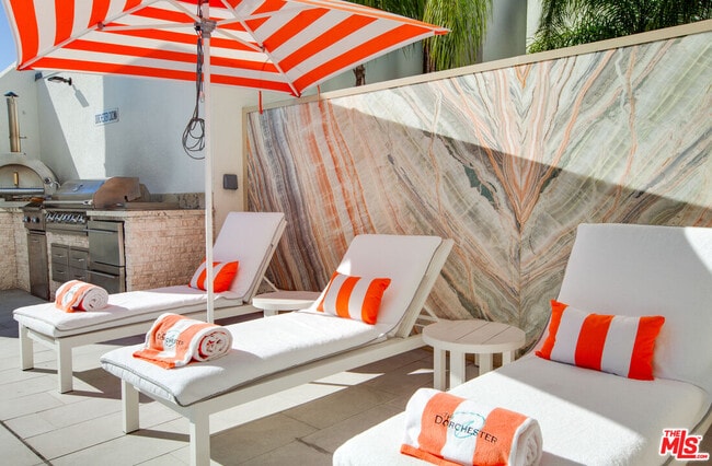 Building Photo - 10520 Wilshire Blvd