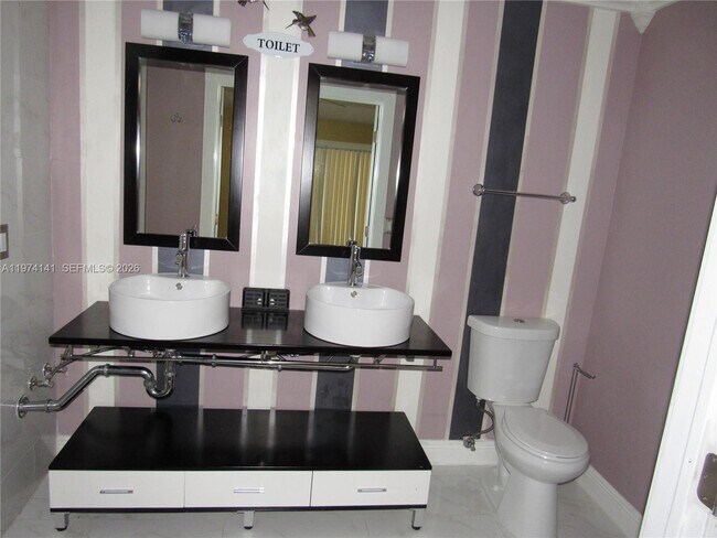 Building Photo - 233 Meadows Dr