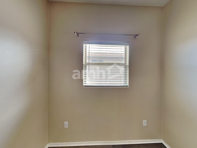 Building Photo - 1990 E Vera Cruz Vis