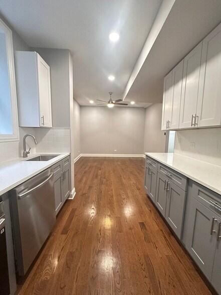 Building Photo - 1145 W Lunt Ave