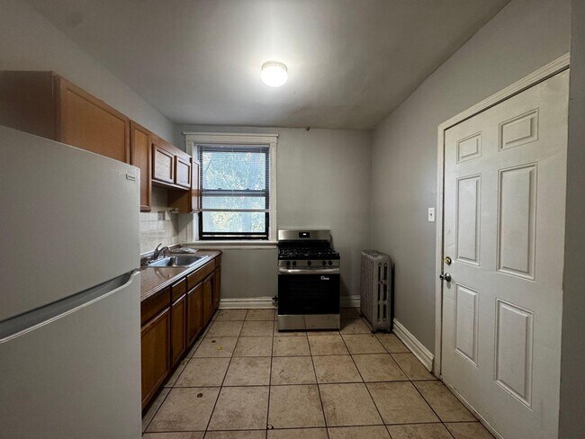 Building Photo - 2664 E 77th St