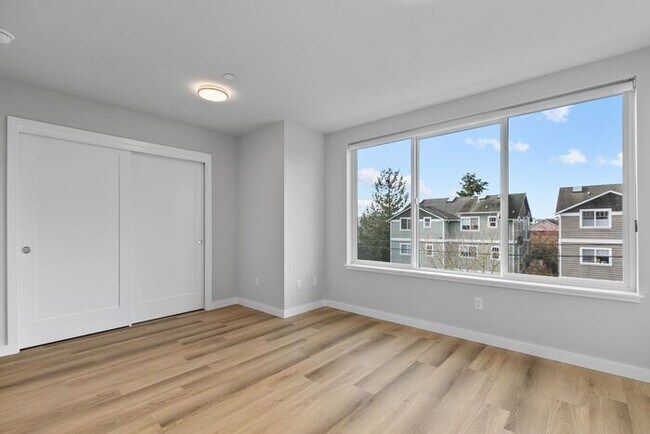 Building Photo - Stunning Brand-New Ballard Townhome with Air Conditioning
