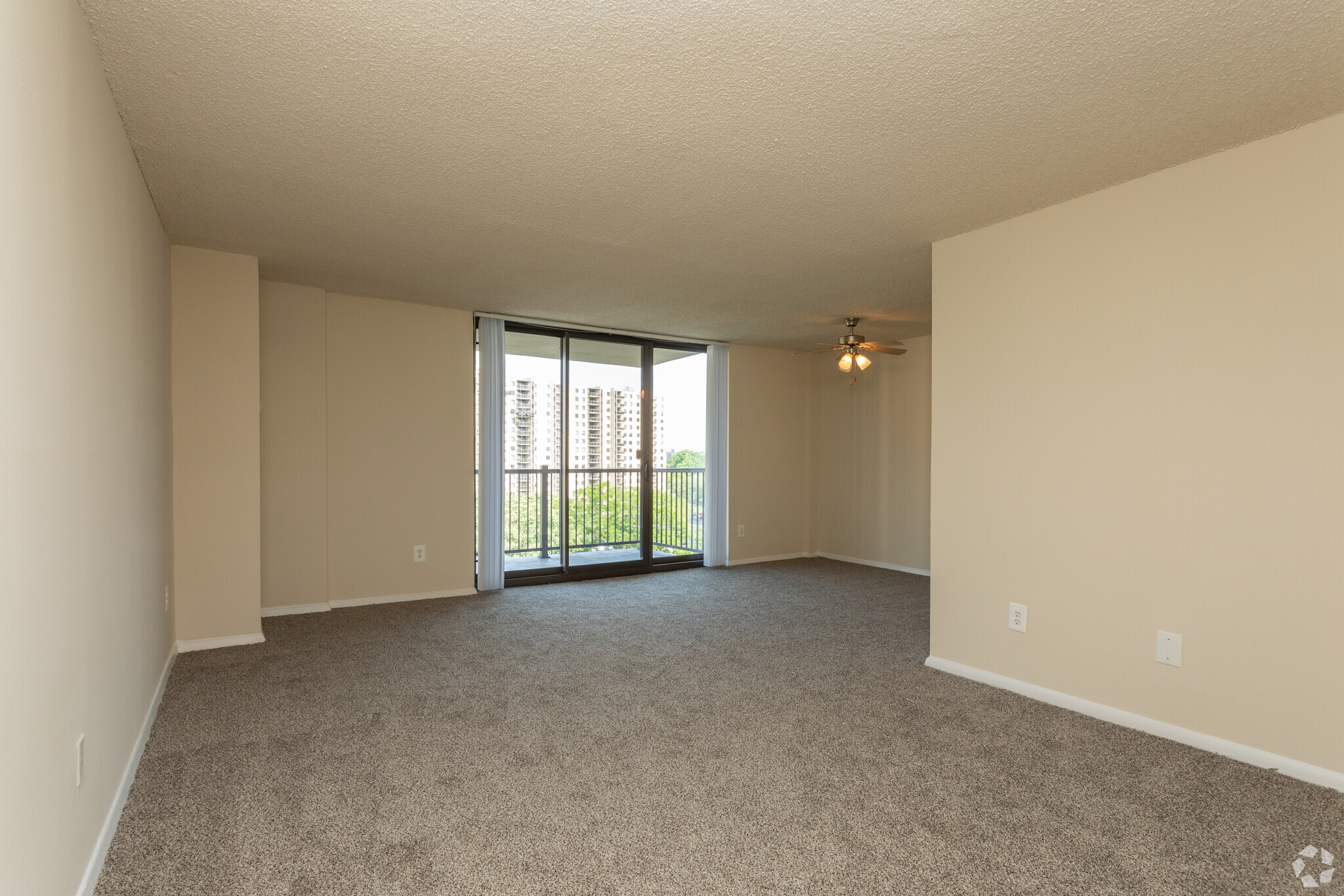 1BR, 1BA - 770 SF - Landmark Ridge