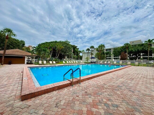 Building Photo - 2671 S Course Dr