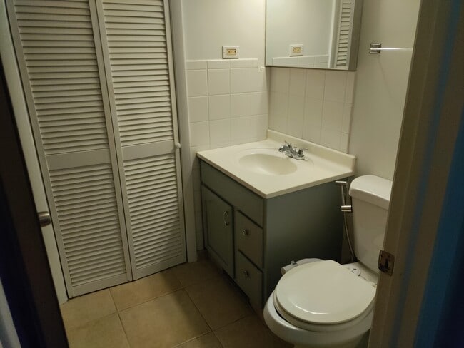 Building Photo - 20 Cour Masson