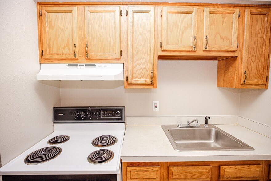 Kitchen #1 - 6730 Hill Ave