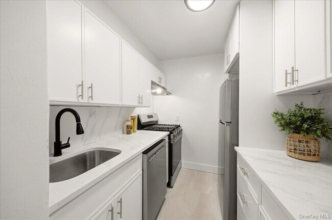 Building Photo - 610 Waring Ave