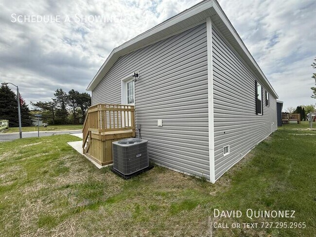 Building Photo - 6271 Roosevelt-
