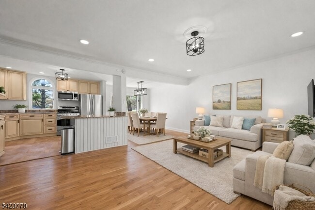 Building Photo - 27 Meadowview Rd