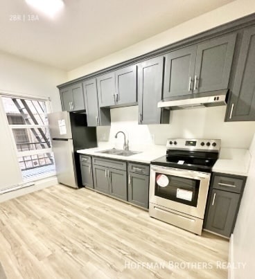 Building Photo - 752 S Mariposa Ave
