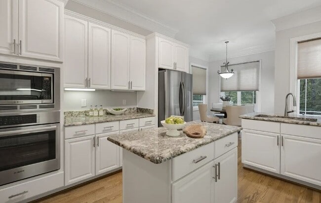 Building Photo - 5909 Greenevers Dr