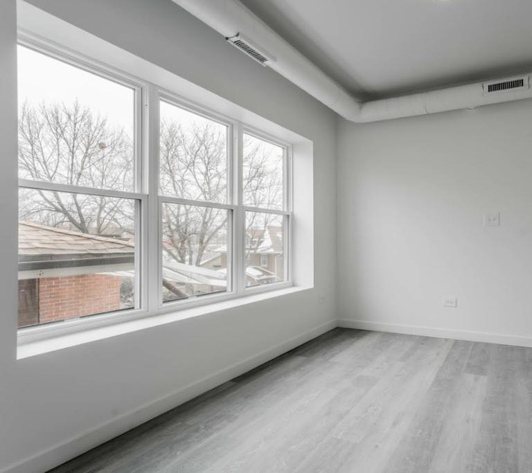 Building Photo - 6100 N Paulina St