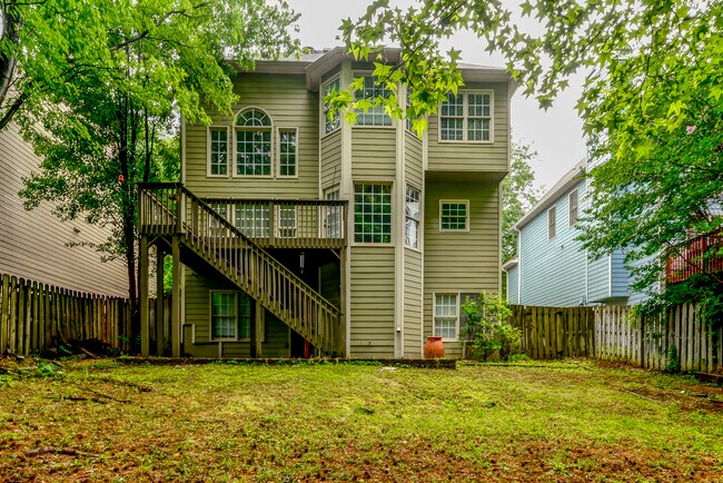 Building Photo - 3627 Chestnut Dr