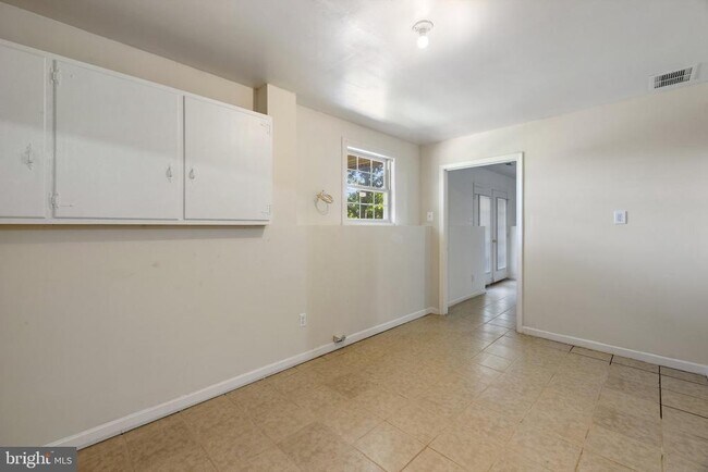 Building Photo - 345 Brown Ave