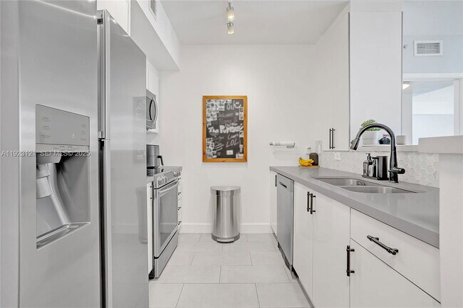 Building Photo - 335 S Biscayne Blvd