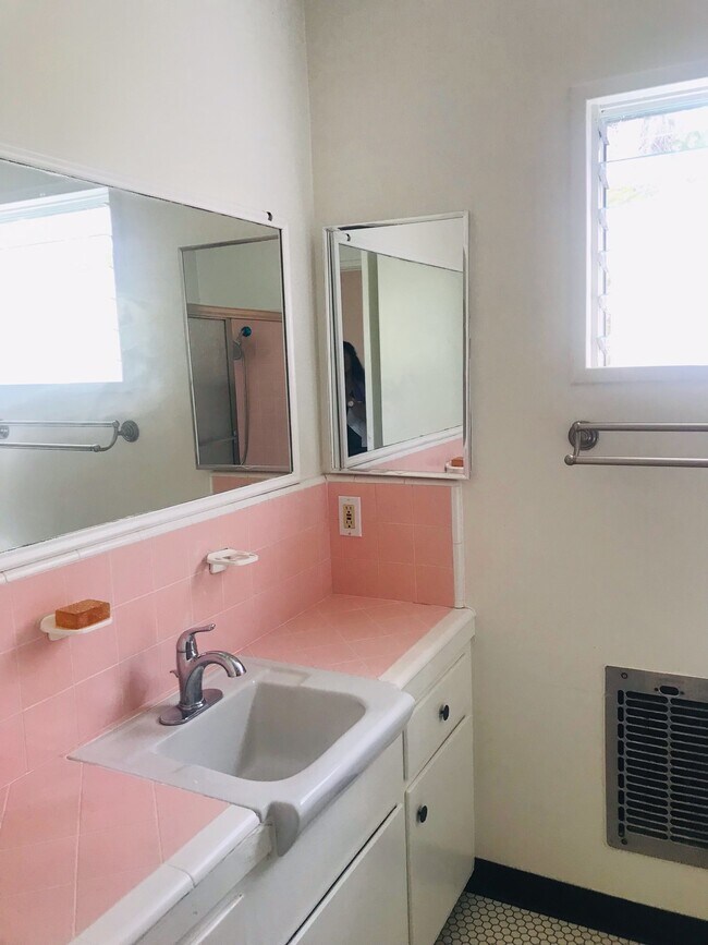 Bathroom from sink angle - 748 18th St