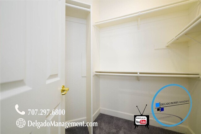 Building Photo - Beautiful gated Tiara 3 bedroom condo