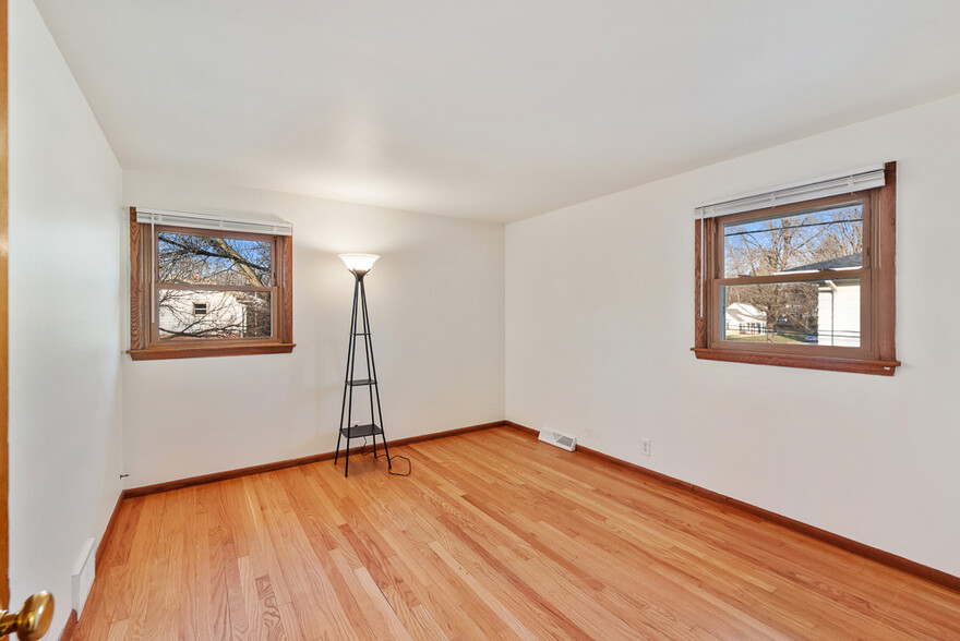 Building Photo - 11635 W Diane Dr