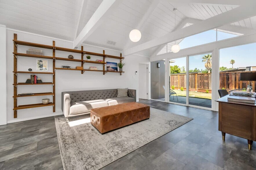 Building Photo - 4131 Phoenix St