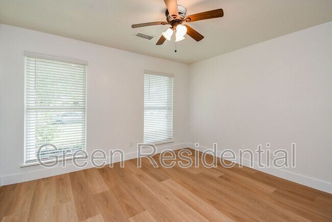 Building Photo - 4947 Cheena Dr