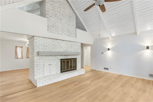 Building Photo - 264 Jones Dr