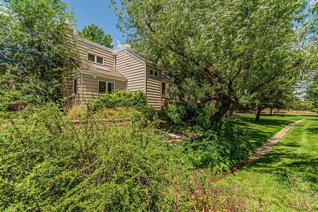 Building Photo - 3BD, 2.5BA Boulder Townhome with 2 Parking Spots