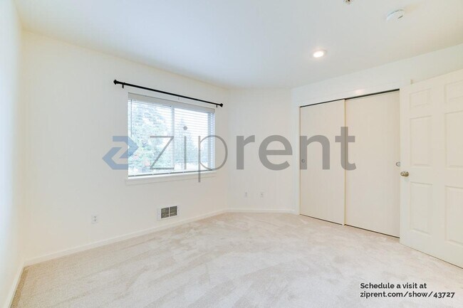 Building Photo - 11570 Stone Ave N