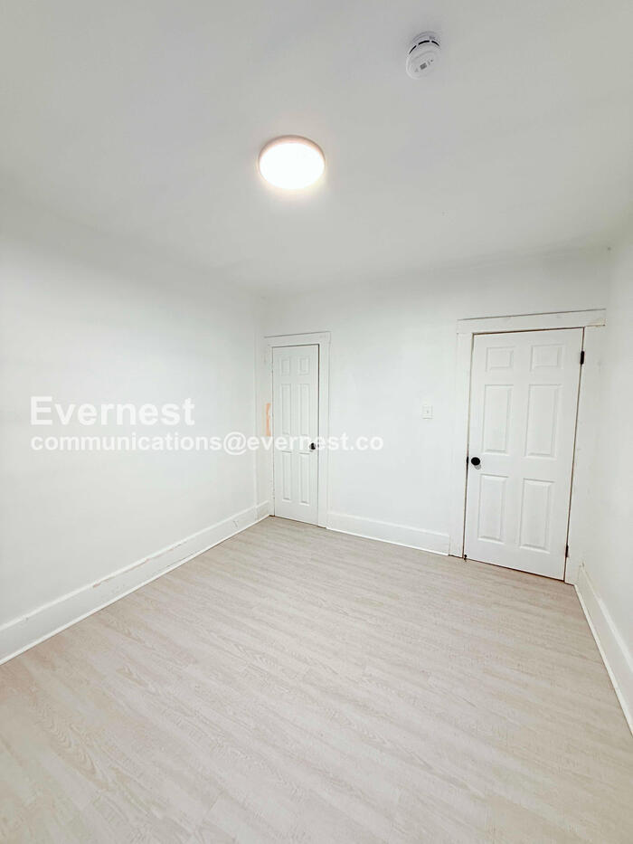 Building Photo - 8939 Dexter Ave