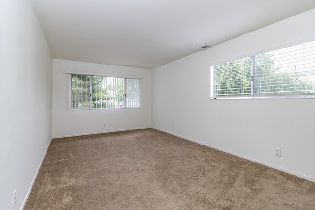 Building Photo - 4130 Vinton Ave