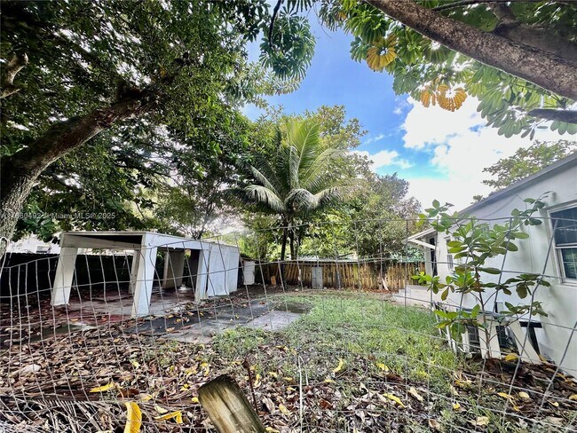 Building Photo - 1250 NW 43rd St