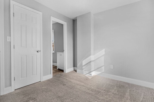 Building Photo - Coming SOON - PIGTOWN 2 Bedroom 2 Bathroom...