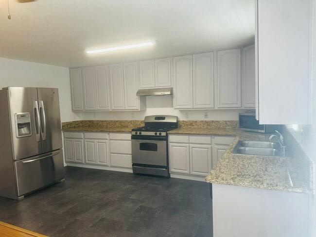 Building Photo - Spacious 1 Bedroom in Downtown Sacramento Where Convivence Is KEY! CALL Today To Schedule a Showing!