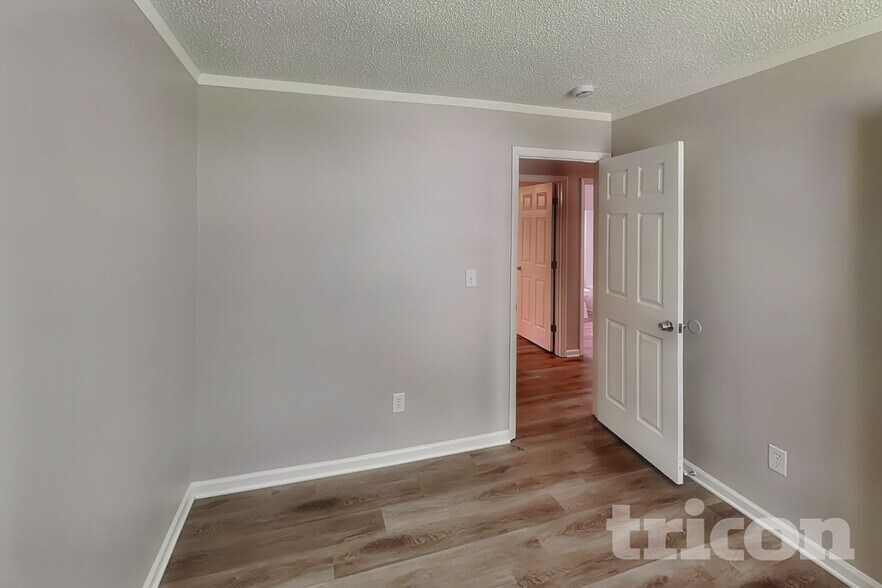 Building Photo - 2104 David Earl Dr