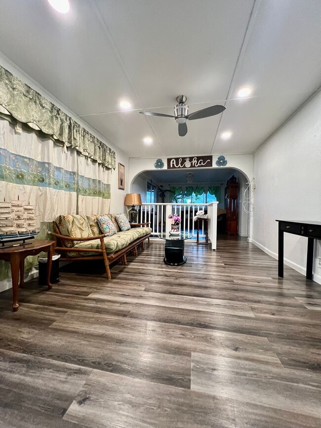 Building Photo - Beautiful Home-4/2/2 & Fenced Yard