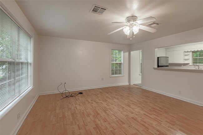 Building Photo - 1015 Avenue J