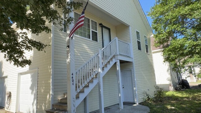 Primary Photo - 3 BD/2 BA - Two Story Home in Mid-town Wil...