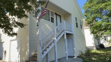 Building Photo - 3 BD/2 BA - Two Story Home in Mid-town Wil...