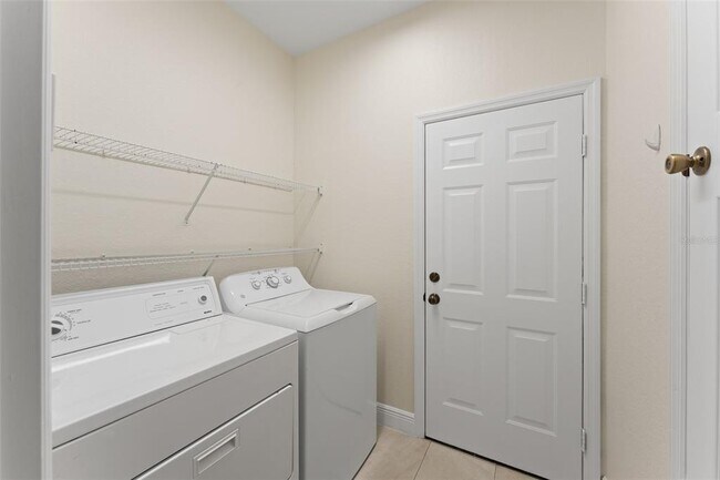 Building Photo - 8838 Abbotsbury Dr