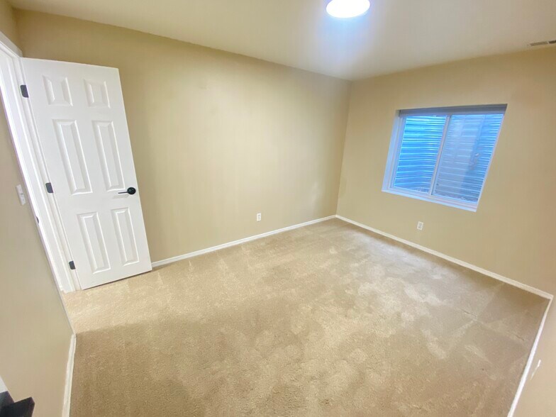 Building Photo - 1223 Gumwood Dr