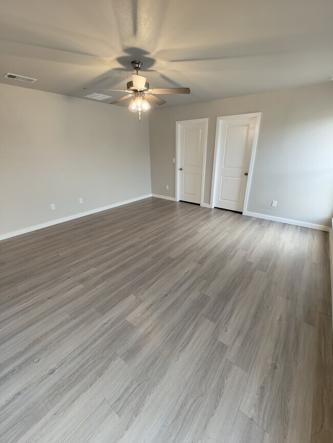 Building Photo - 3 bed 2 bath in Lone Star Trails!