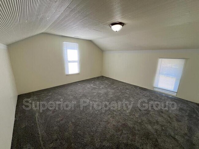 Building Photo - 525 1/2 Cherry St