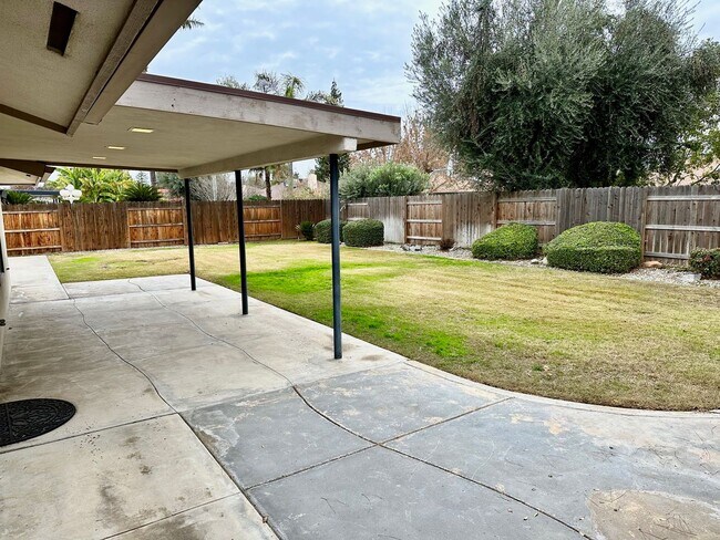 Building Photo - 9913 Spring Oak Dr