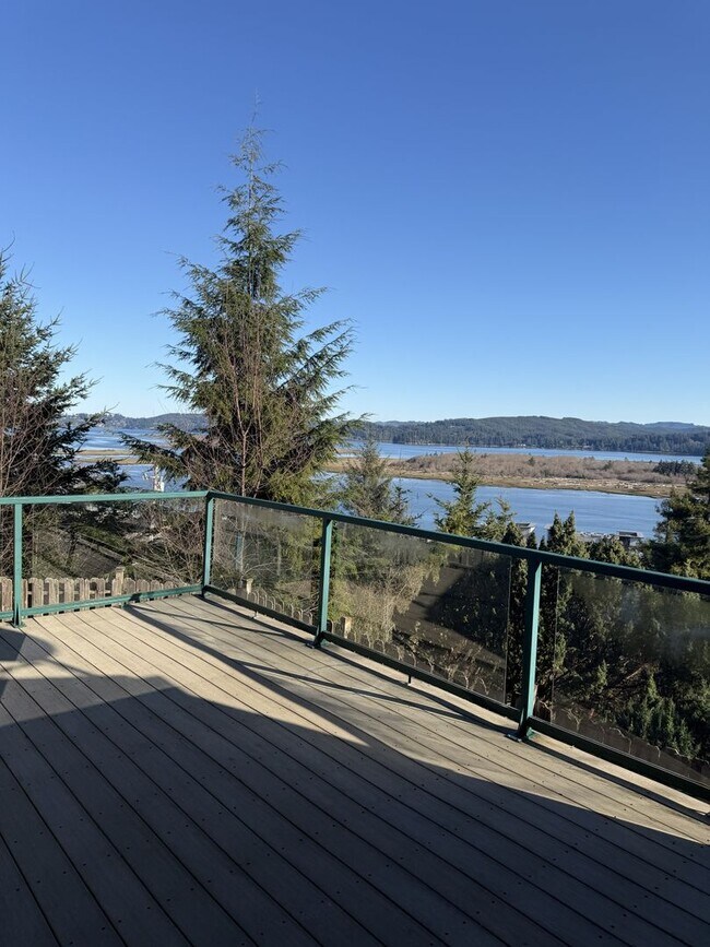 Building Photo - 1150 N 5th St