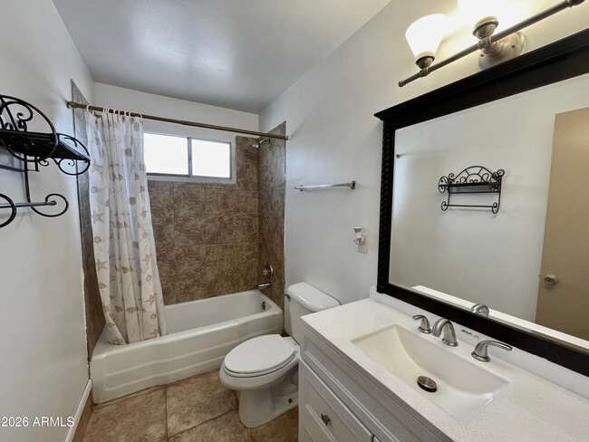 Building Photo - 949 W Parkway Blvd