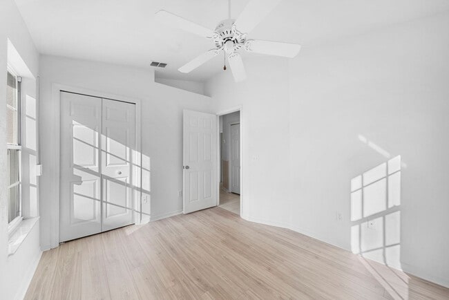 Building Photo - Annual Rental in Briarwood - 3 Bed 2 Bath Condo