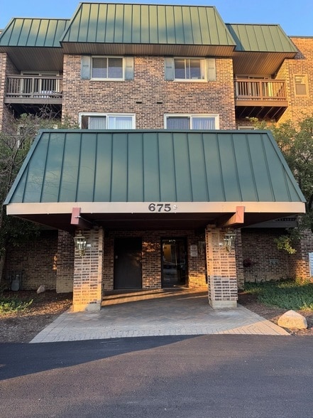 Building Photo - 675 Grove Terrace