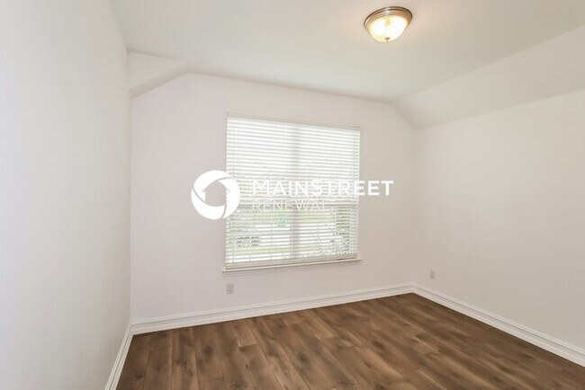 Building Photo - 3 Bedroom Pet-Friendly Home in Denton, TX with Main Street Renewal